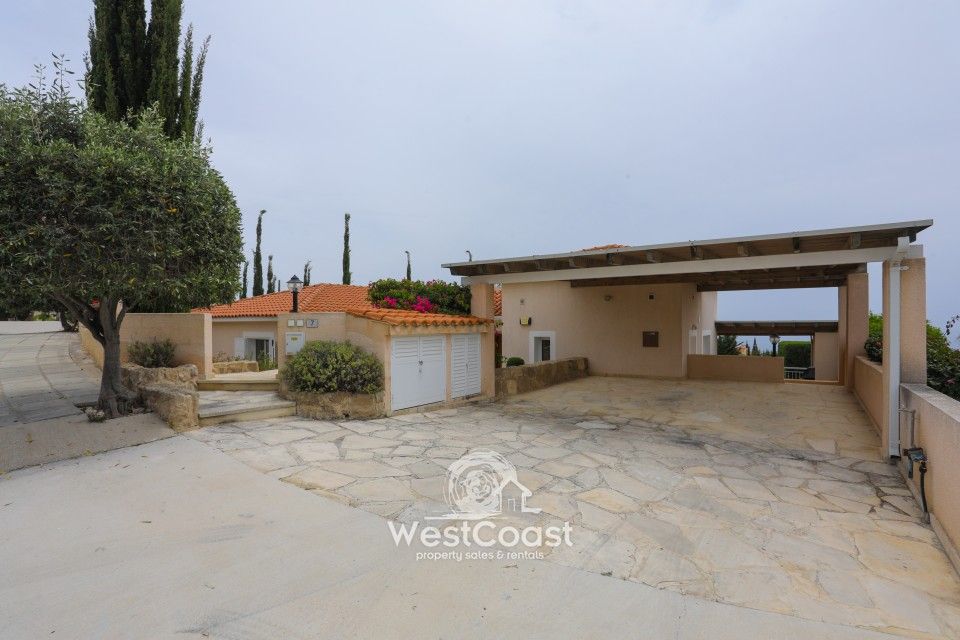 Property photo 3 of 49