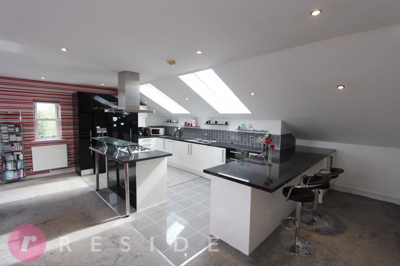 Property photo 3 of 18 Breakfast Kitchen