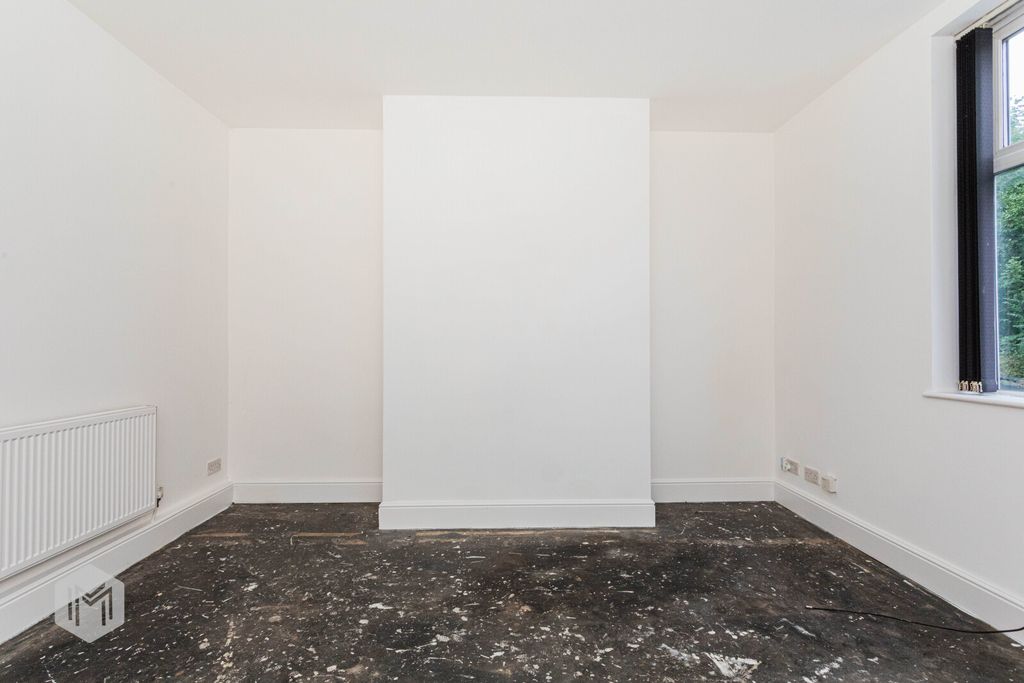 Property photo 3 of 16 Picture No. 02