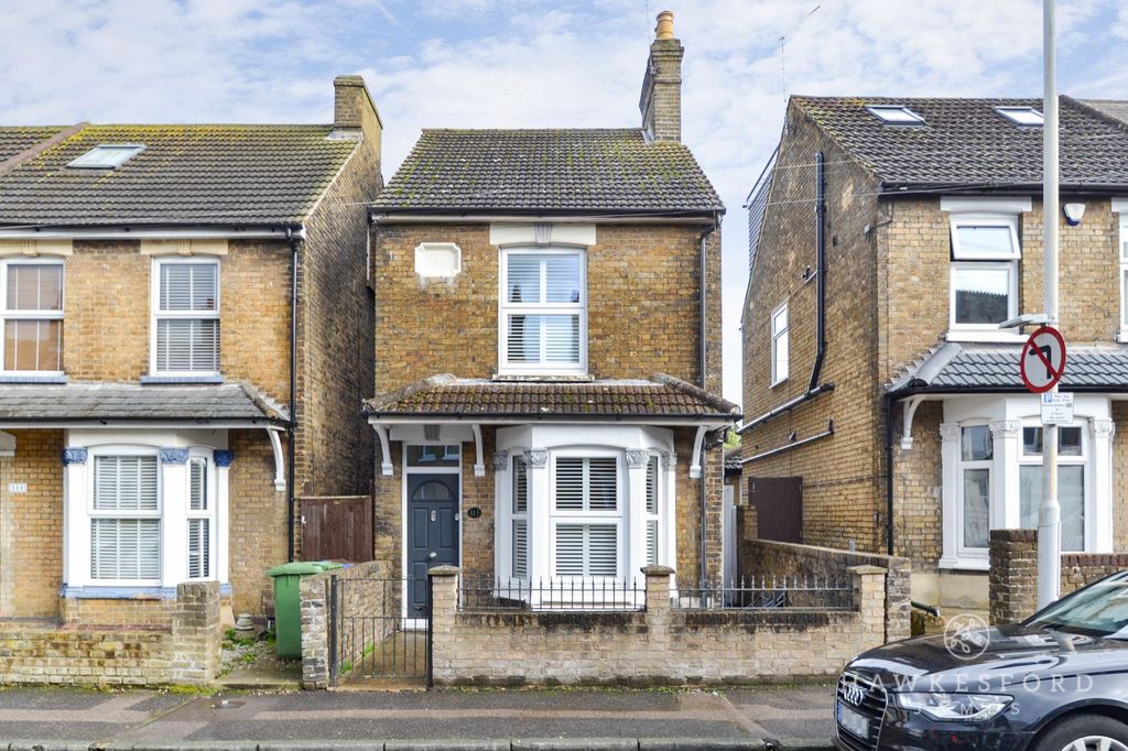 Property photo 1 of 17 Park Road, Sittingbourne - Front