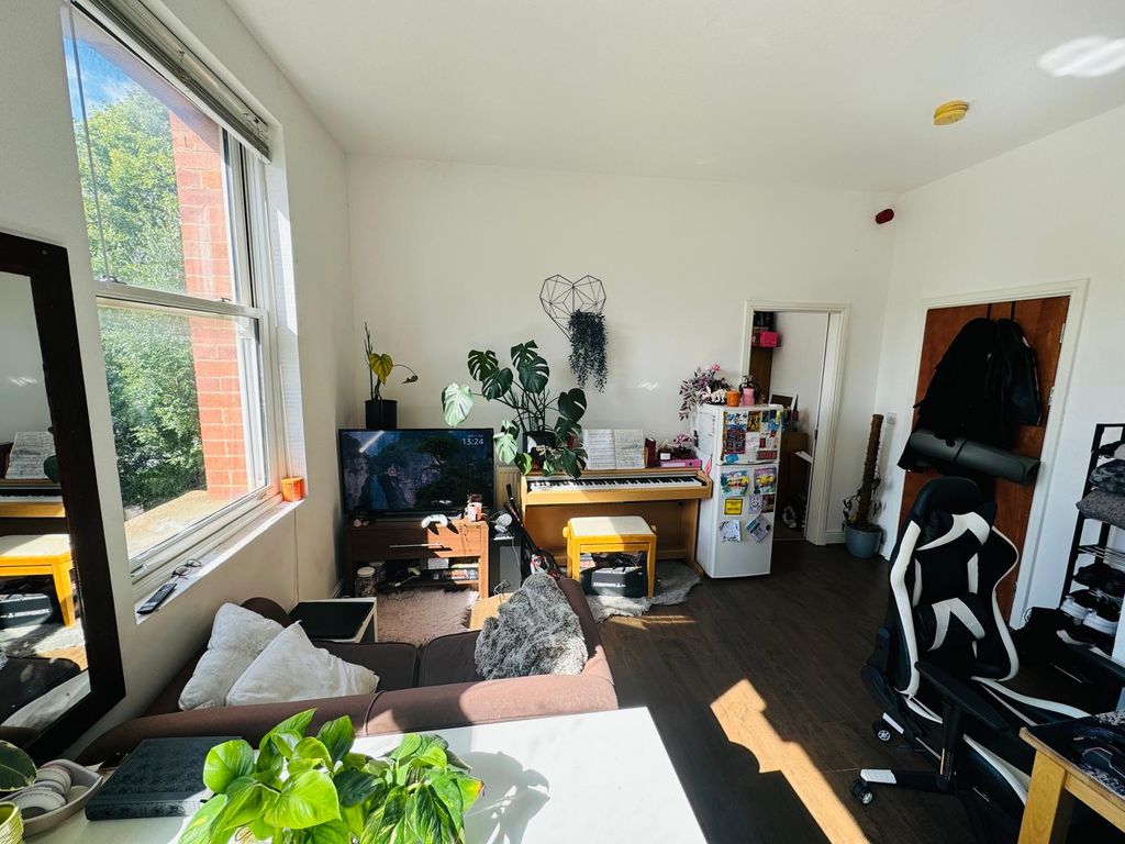 Property photo 3 of 6