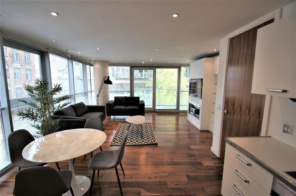Property photo 2 of 34