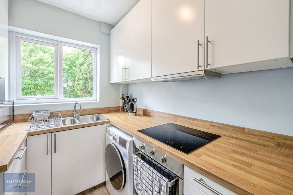 Property photo 3 of 17 Kitchen