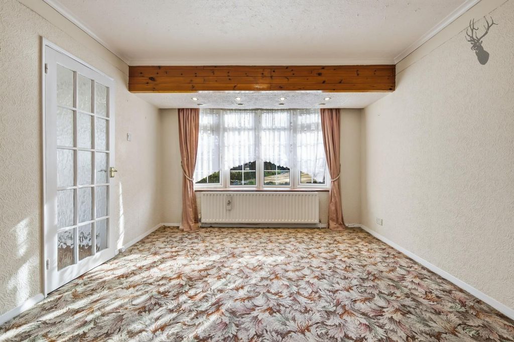 Property photo 3 of 27