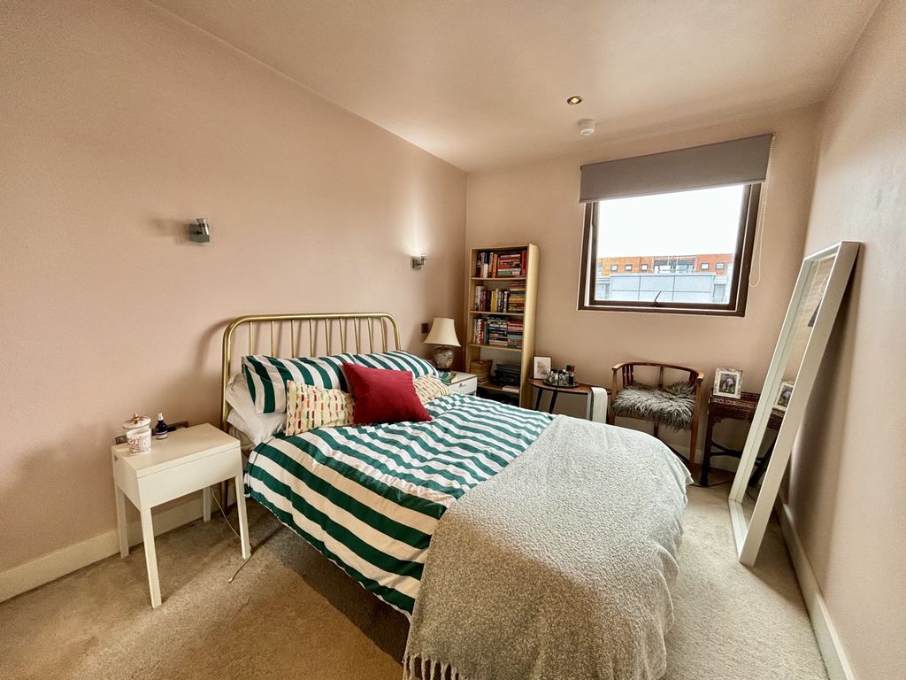 Property photo 3 of 15 Image00006
