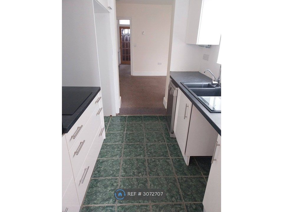 Property photo 3 of 16 Kitchen