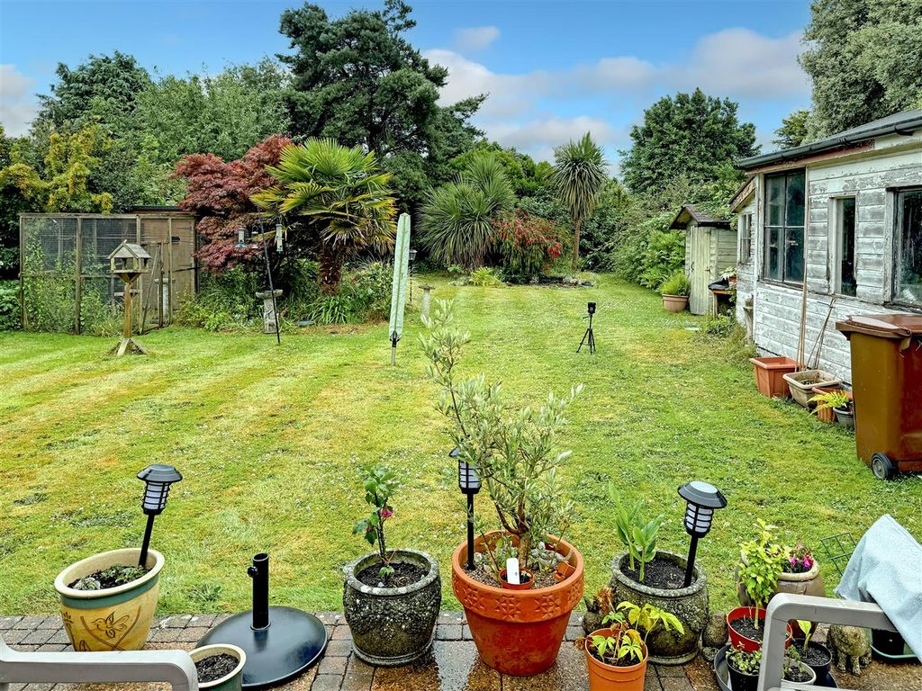 Property photo 2 of 17 Garden2.Jpg