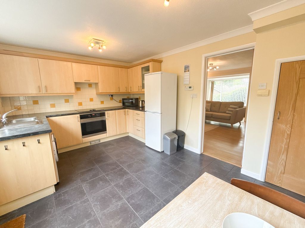 Property photo 3 of 12 Dining Kitchen