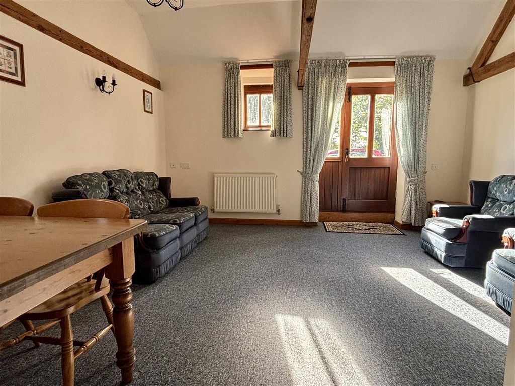 Property photo 2 of 12 Entrance /Lounge