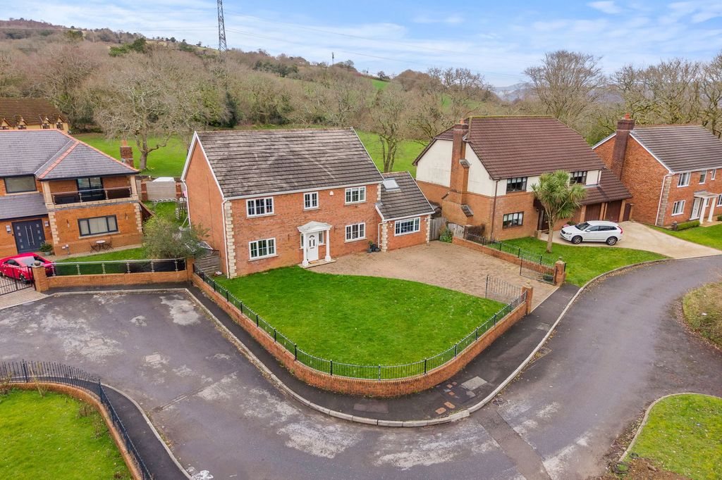 Property photo 1 of 36