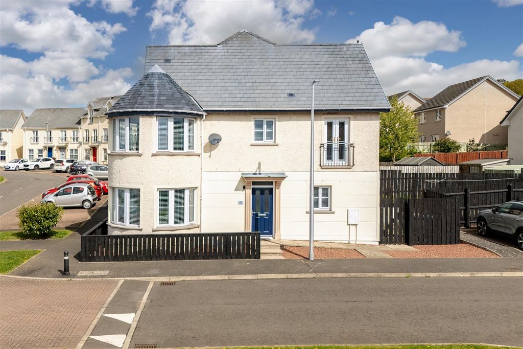Property photo 1 of 18 21_Swan_Avenue-1.Jpg