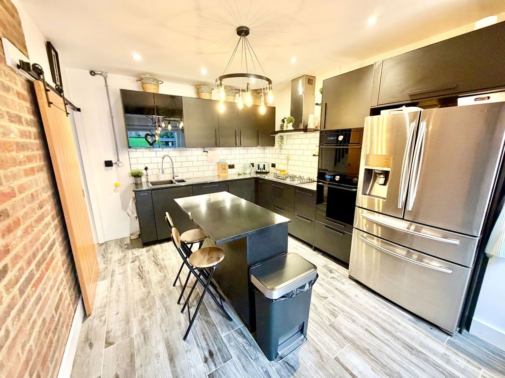 Property photo 1 of 24