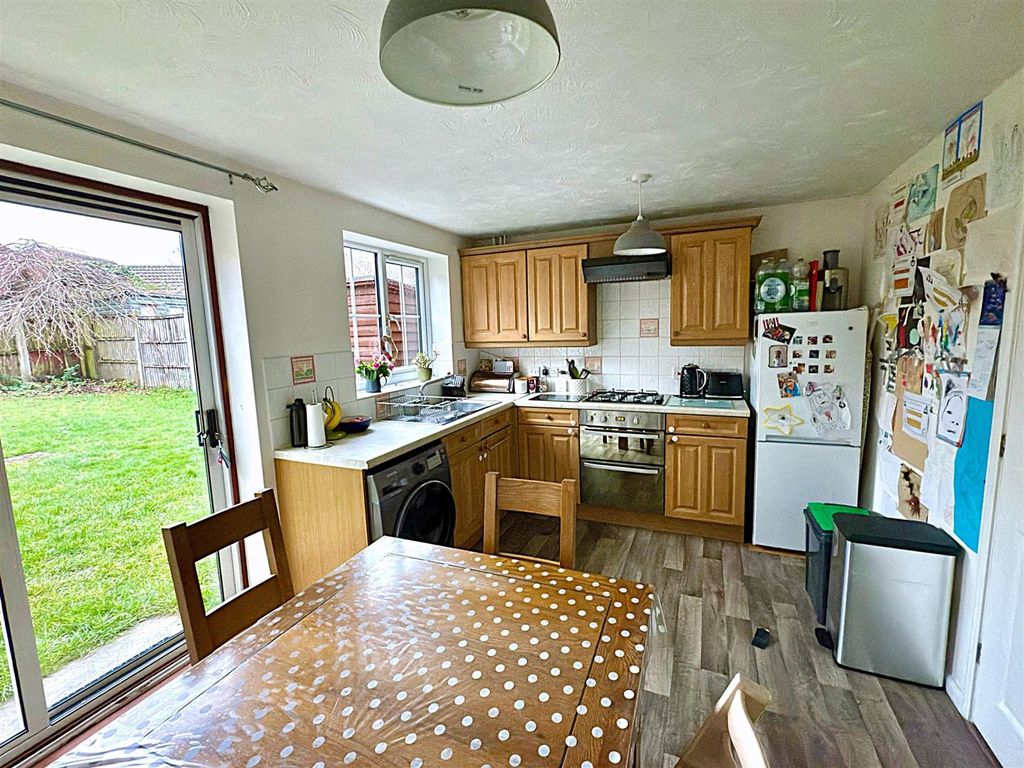 Property photo 3 of 12 Kitchen Diner.Jpg