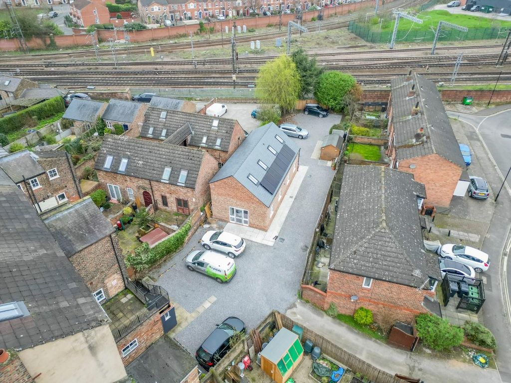 Property photo 2 of 21 Exterior