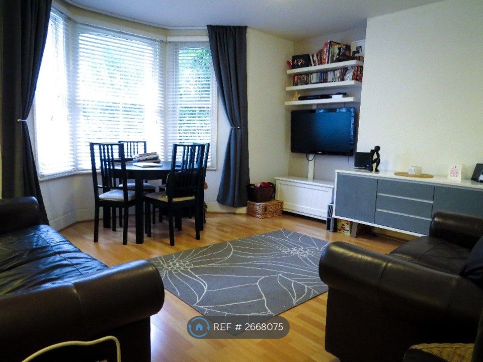 Property photo 3 of 8 Reception