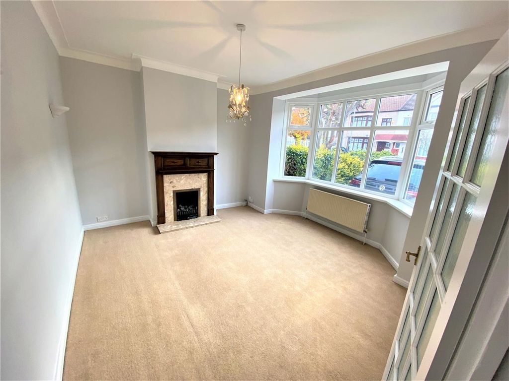 Property photo 2 of 15 49 Glenham Ig2