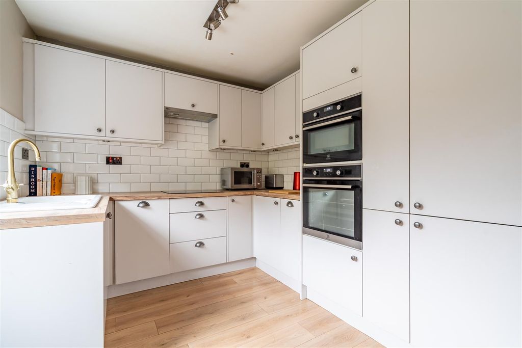 Property photo 2 of 13 Swan Farm Court-2.Jpg