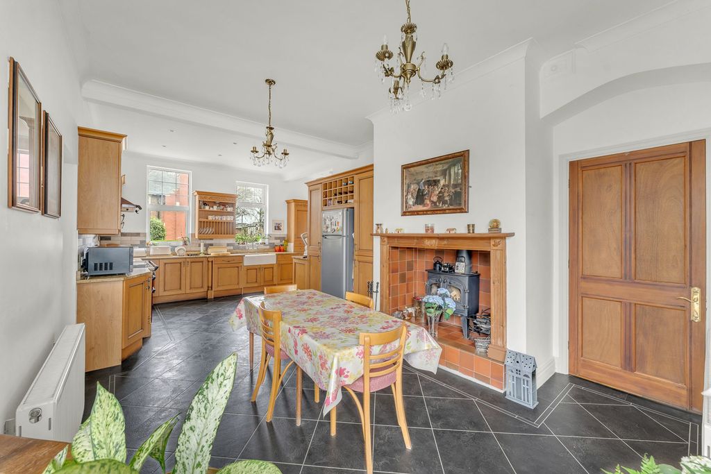 Property photo 2 of 42