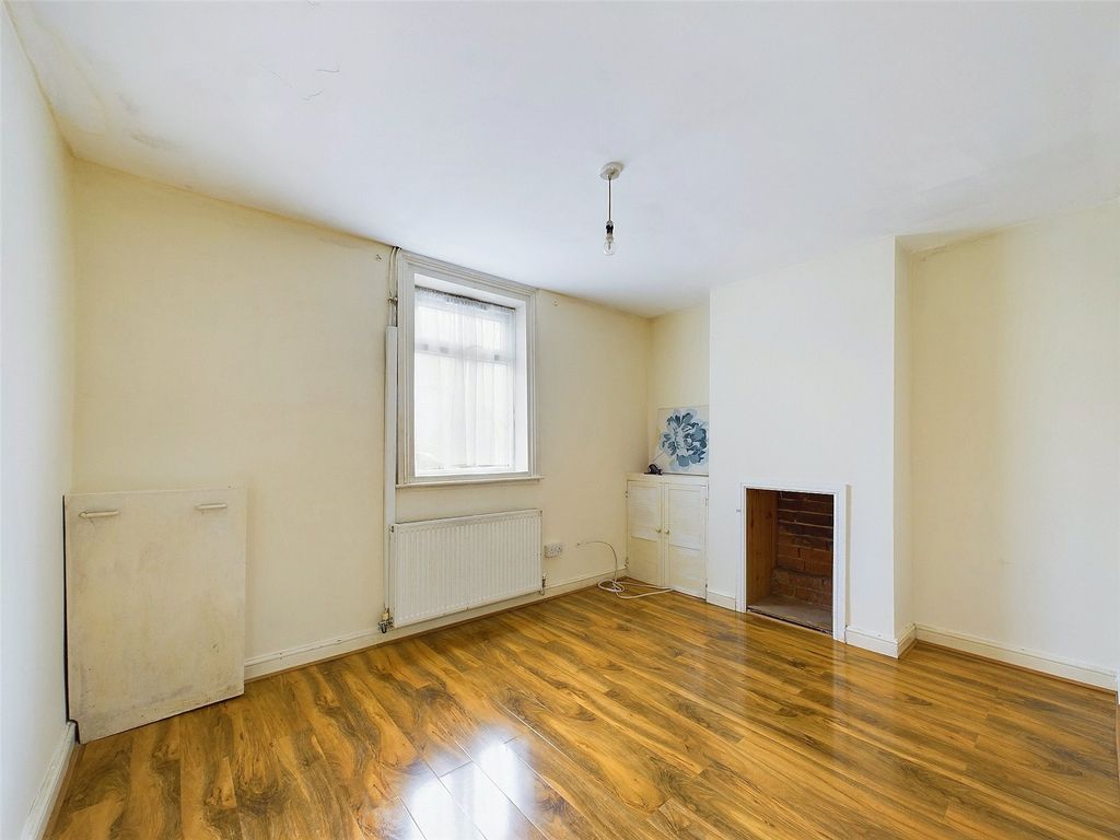 Property photo 2 of 8 Picture No. 01