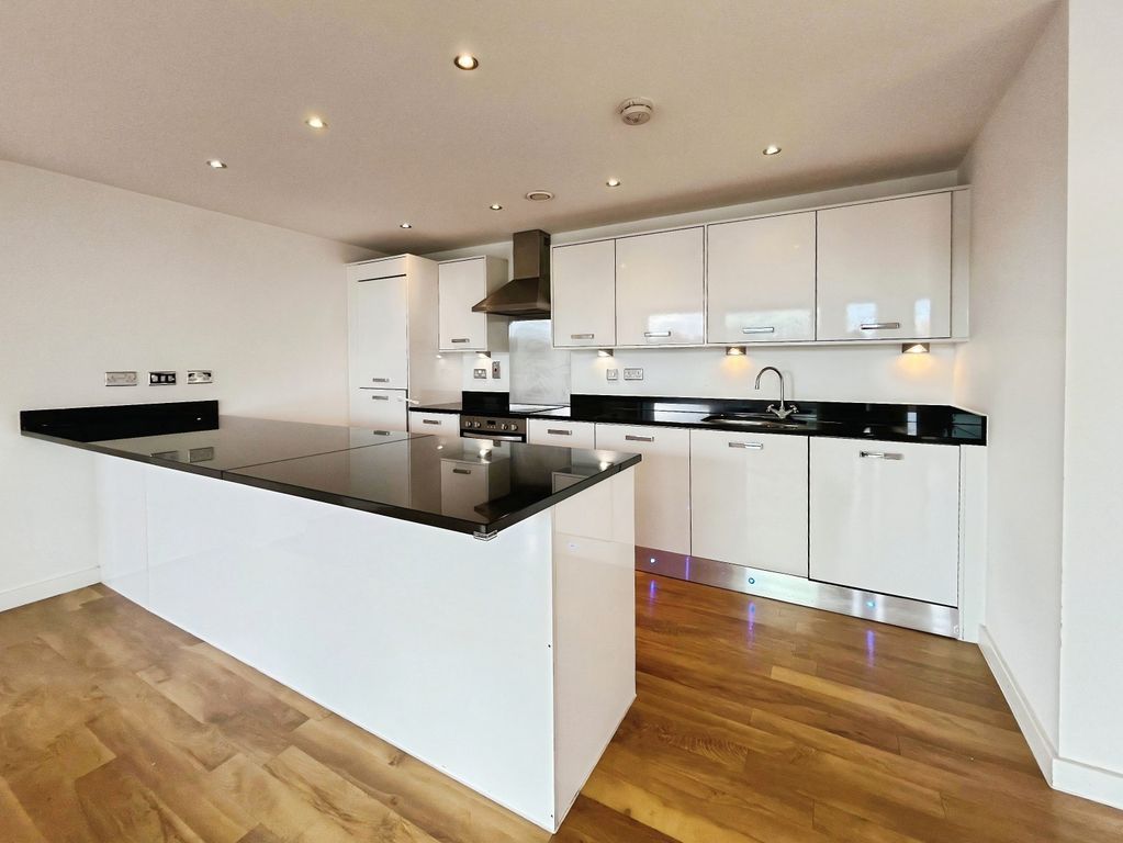Property photo 3 of 12 Kitchen