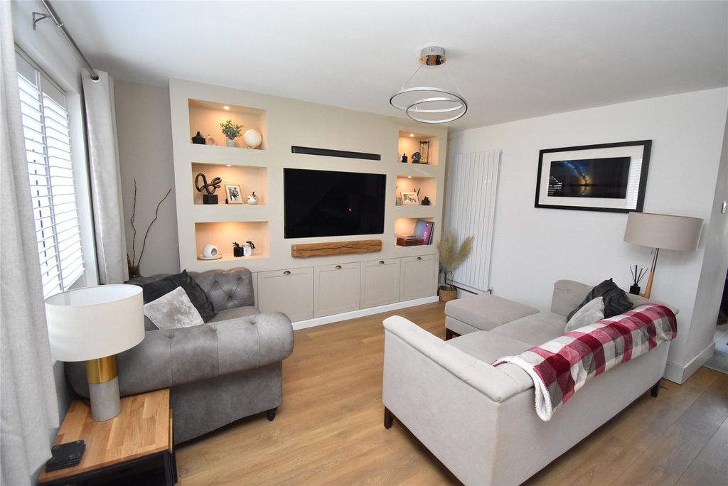 Property photo 2 of 18 Picture No. 15