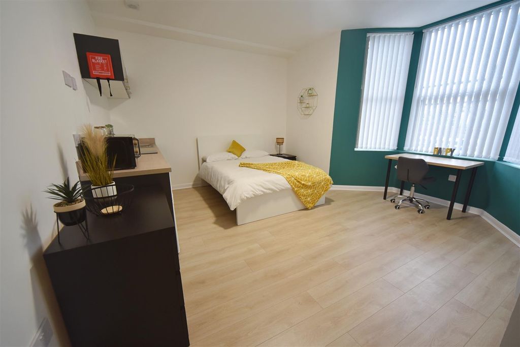 Property photo 1 of 6 165Ar_Room11_01.Jpg