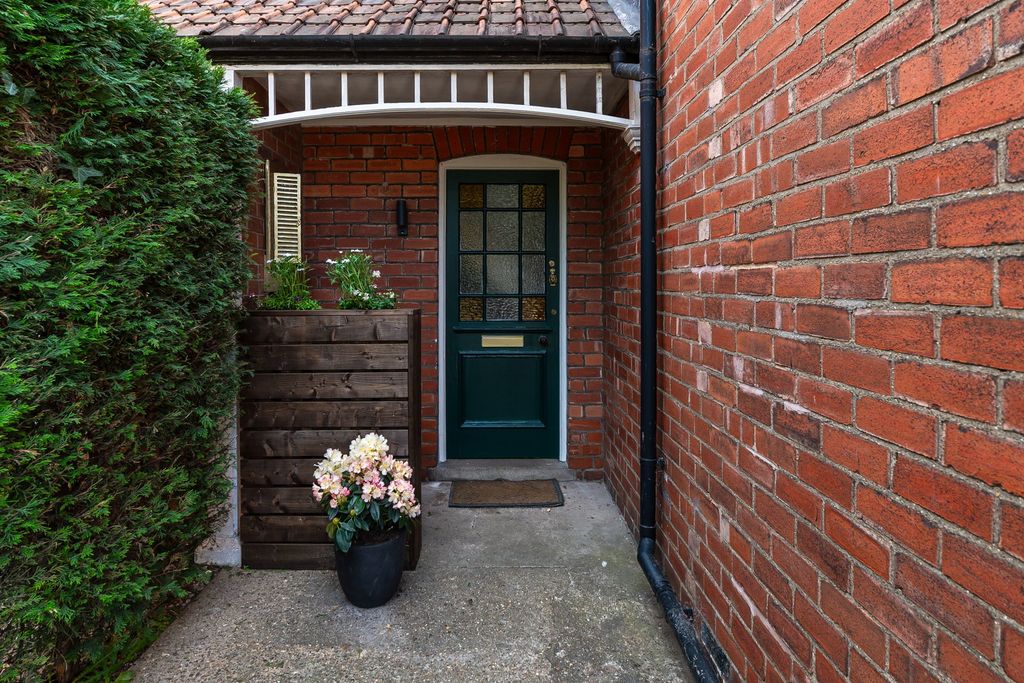 Property photo 2 of 34