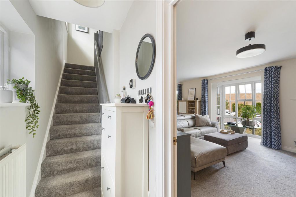 Property photo 2 of 16 74Queen03.Jpg