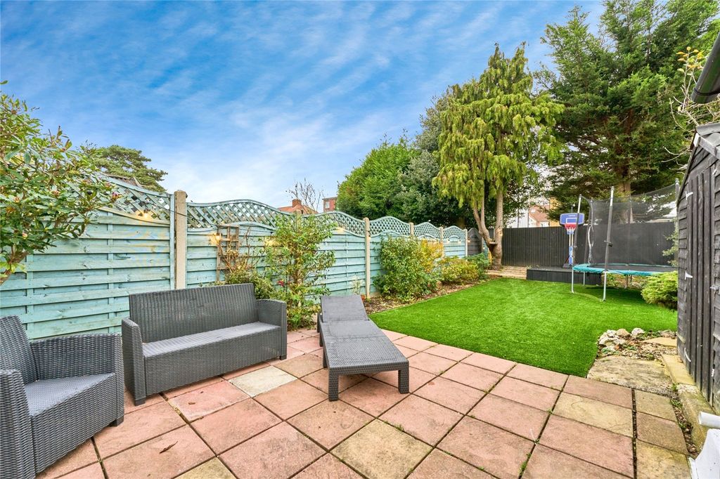 Property photo 3 of 18 Garden