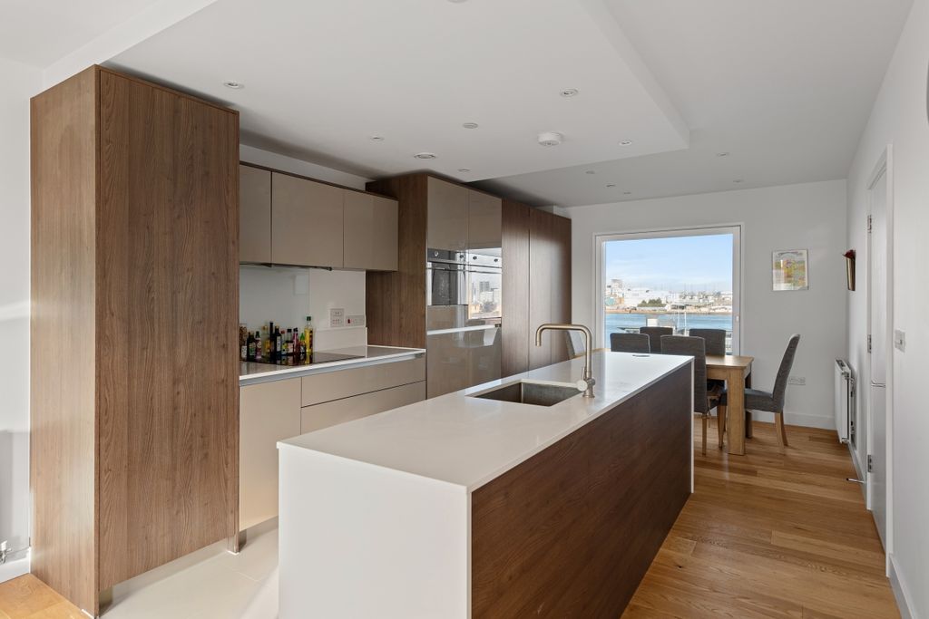 Property photo 3 of 16 094A2109