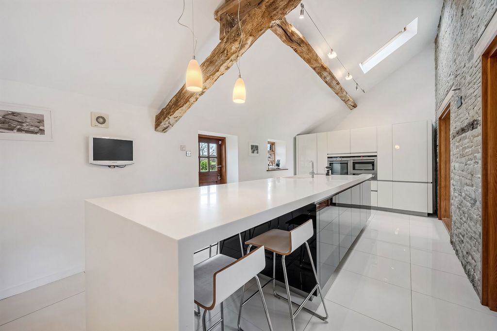 Property photo 3 of 38