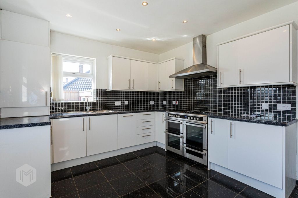 Property photo 2 of 17 Picture No. 01