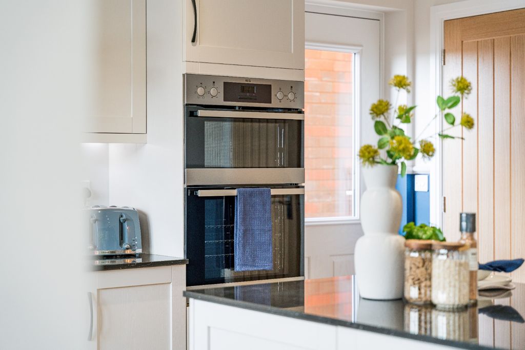 Property photo 2 of 15 5176502