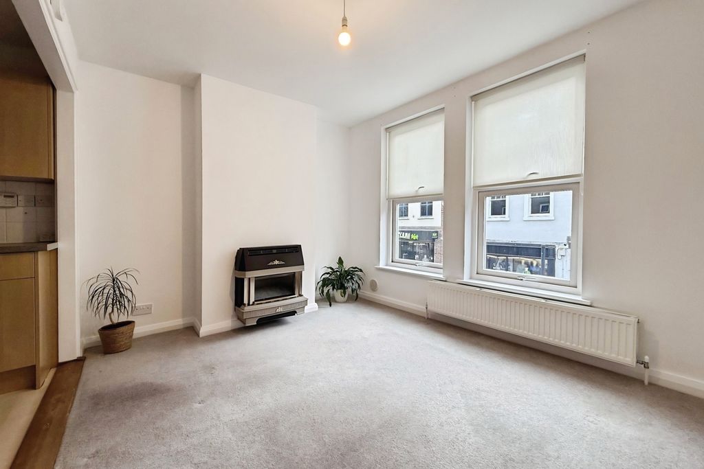 Property photo 2 of 10 Living Room