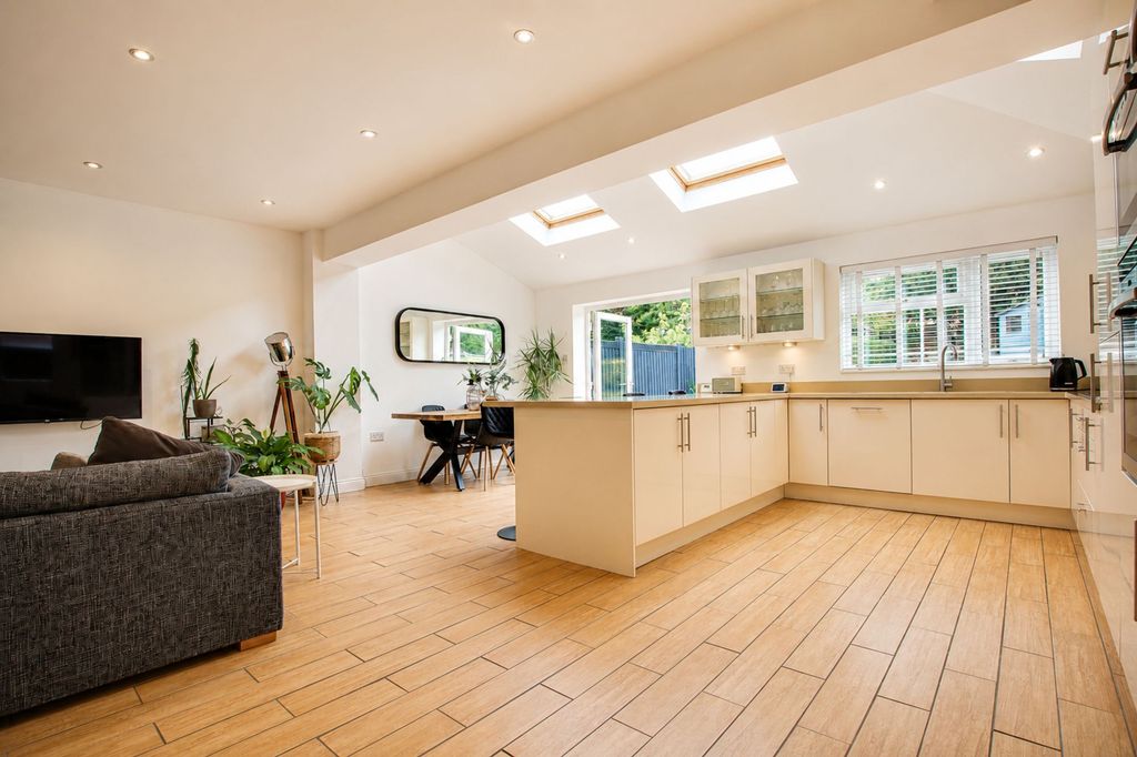 Property photo 2 of 47