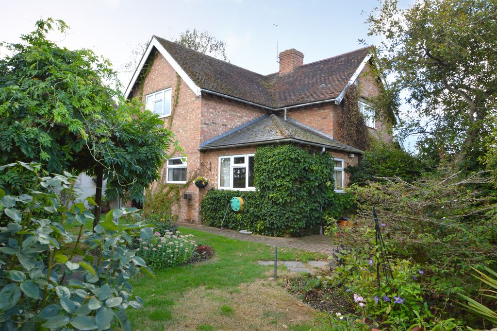 Property photo 2 of 28