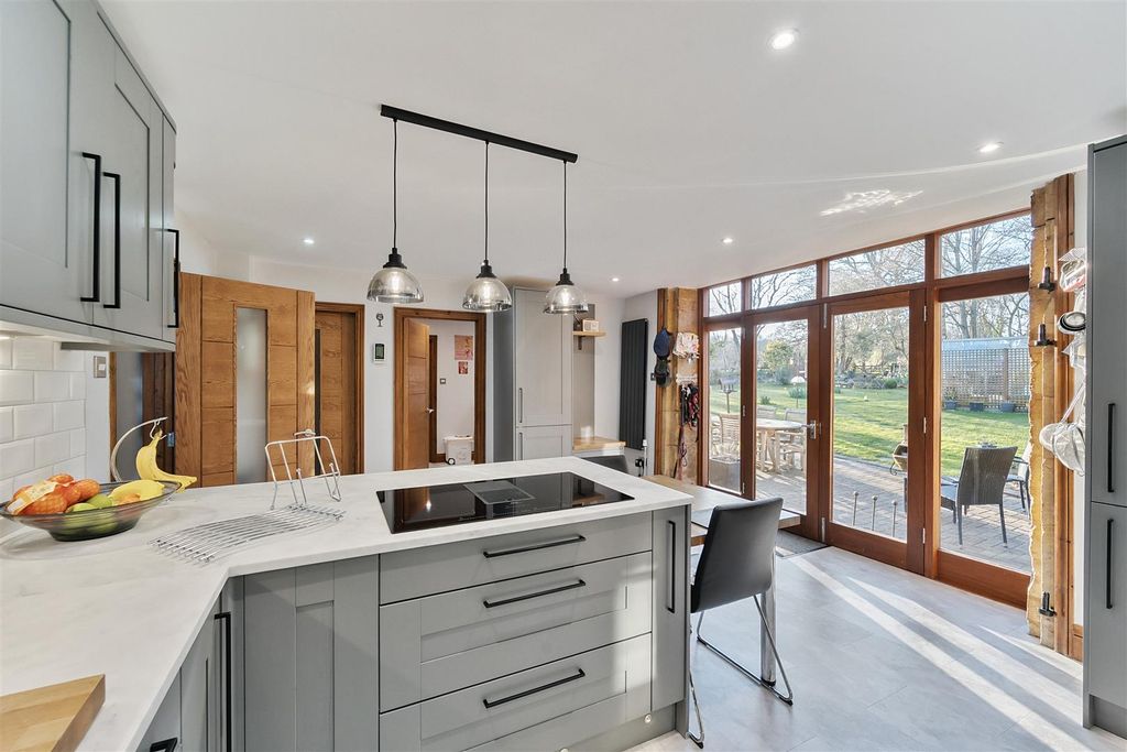 Property photo 3 of 17 Kitchen / Breakfast Room