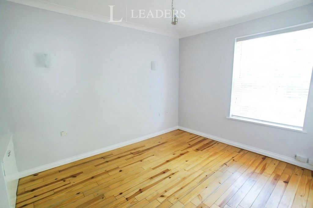 Property photo 3 of 8 Pbox-Img.Jpg