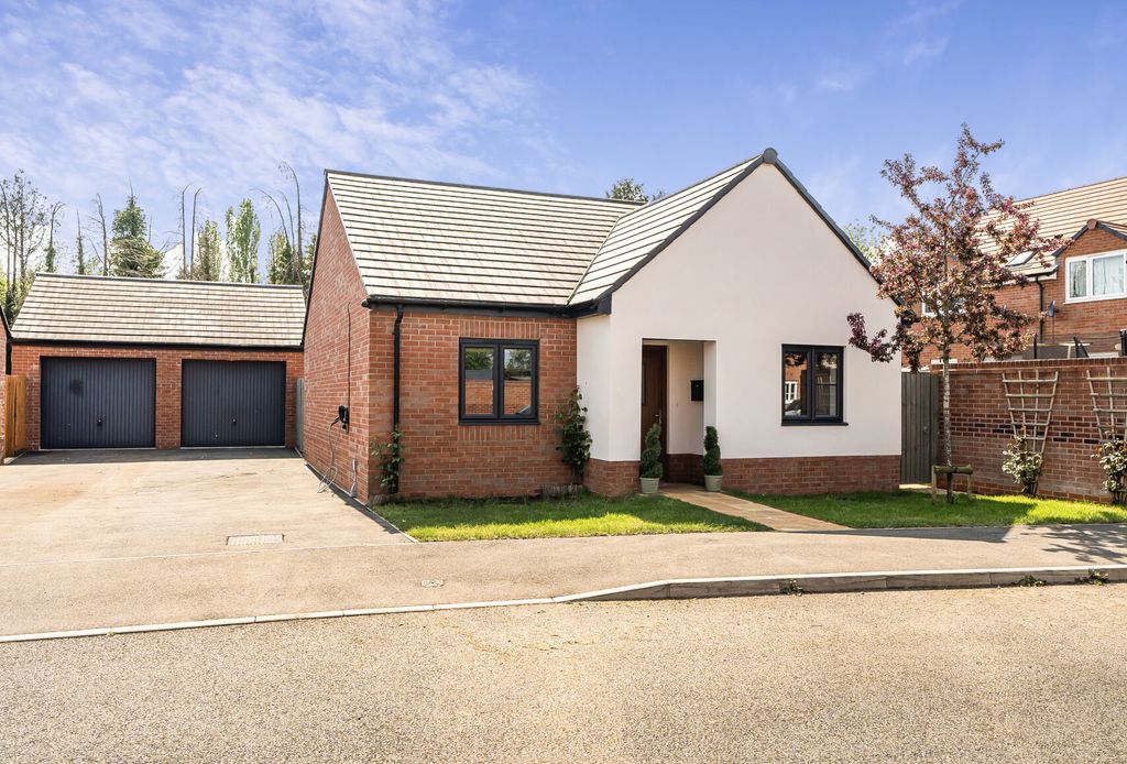 Property photo 1 of 15 1441918-18-69Ef95...