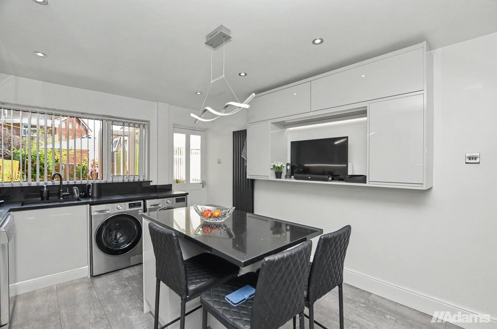 Property photo 2 of 33