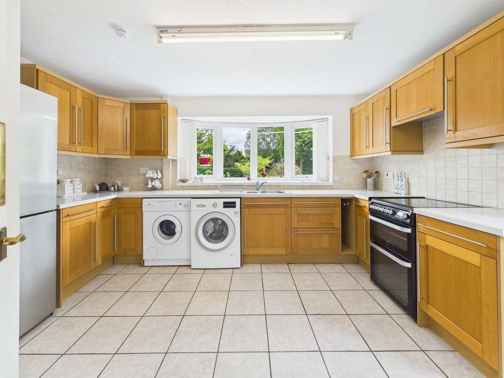 Property photo 3 of 29 Breakfast/Kitchen