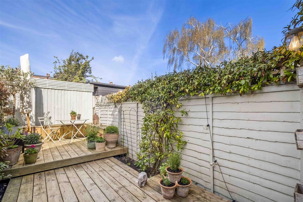 Property photo 3 of 8 Garden