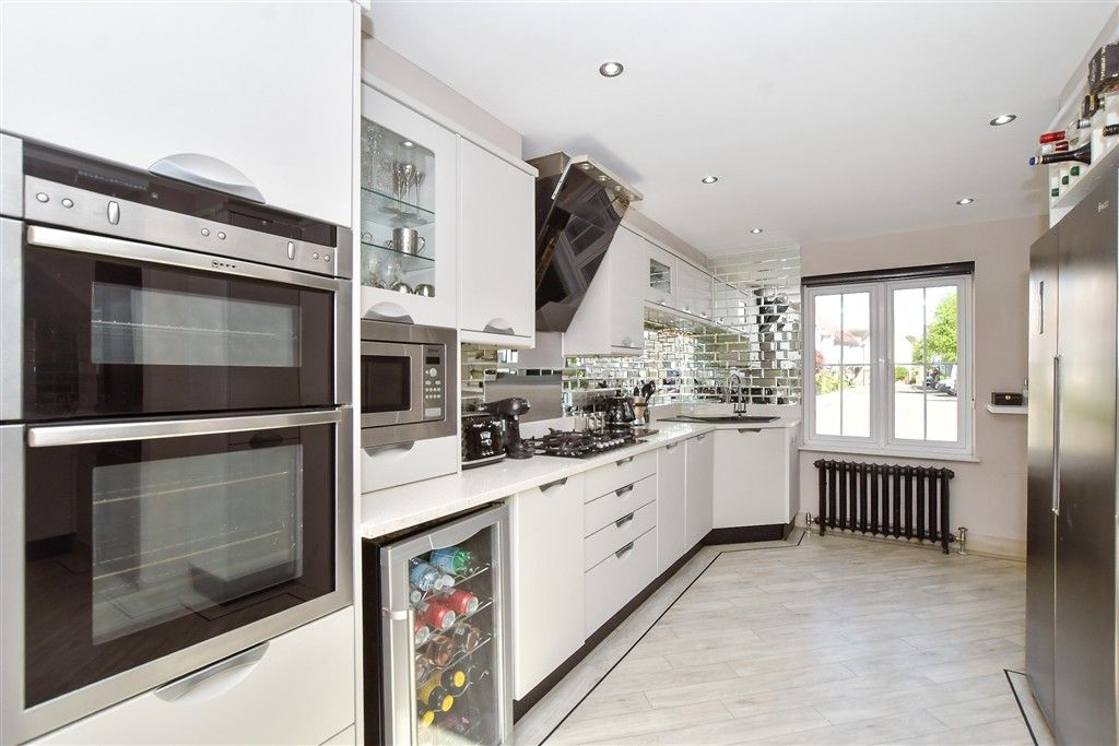 Property photo 3 of 16 Kitchen