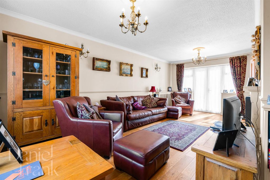 Property photo 3 of 21