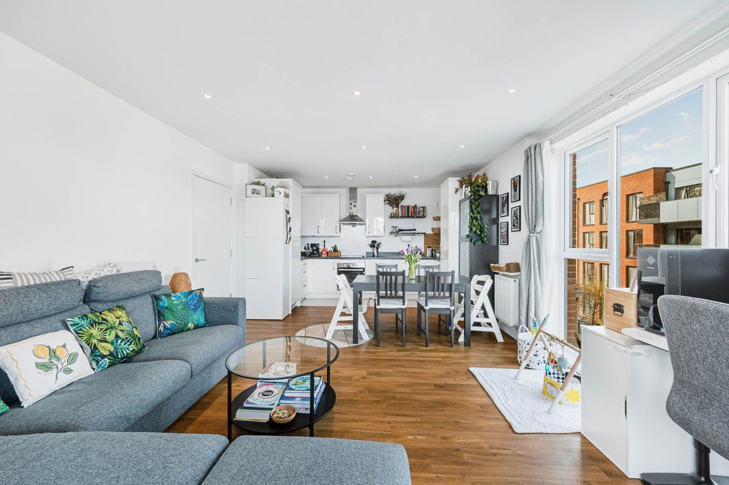 Property photo 3 of 18