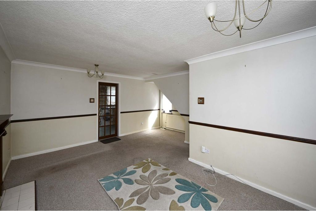 Property photo 3 of 27 Communal Lounge