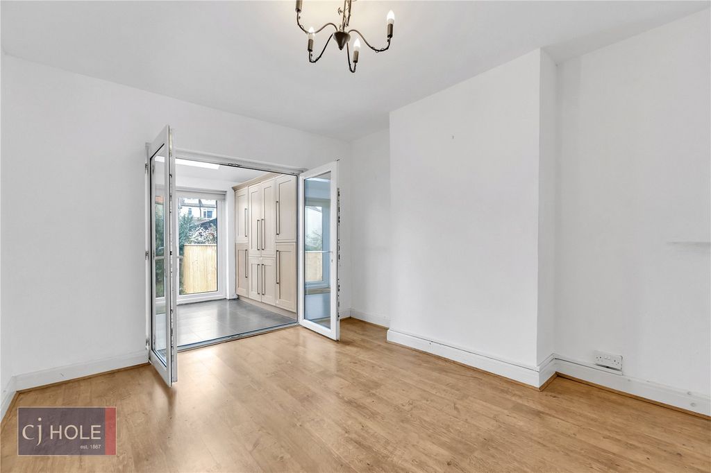 Property photo 2 of 20 Picture No. 17