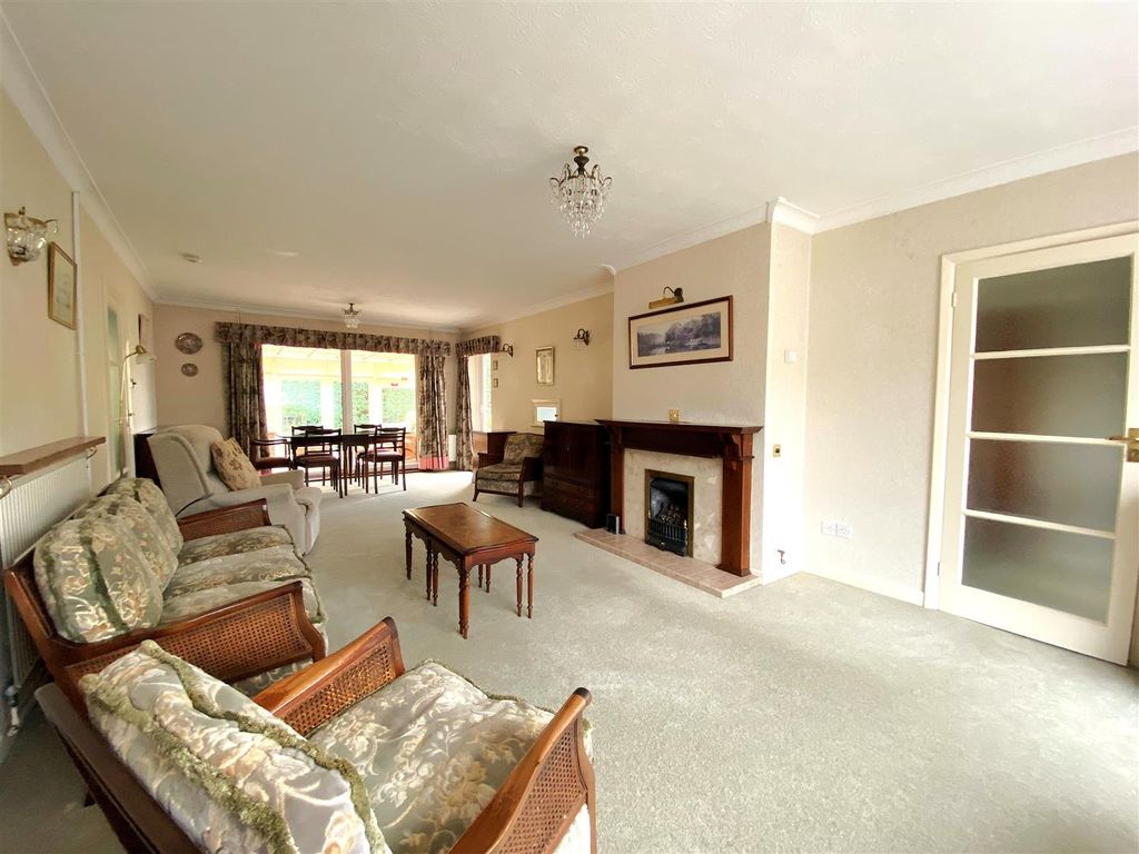 Property photo 3 of 22 13 Grenada Close - Lounge1.Jpg