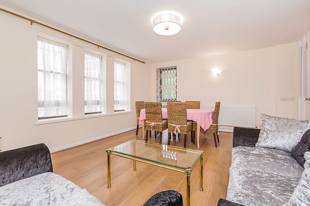 Property photo 2 of 9