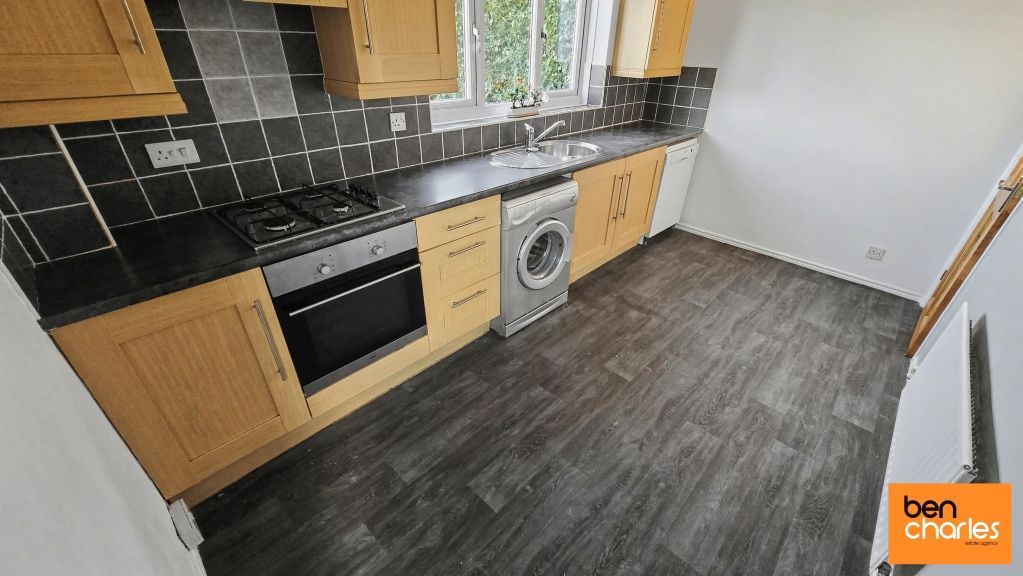 Property photo 2 of 6 Picture No. 12